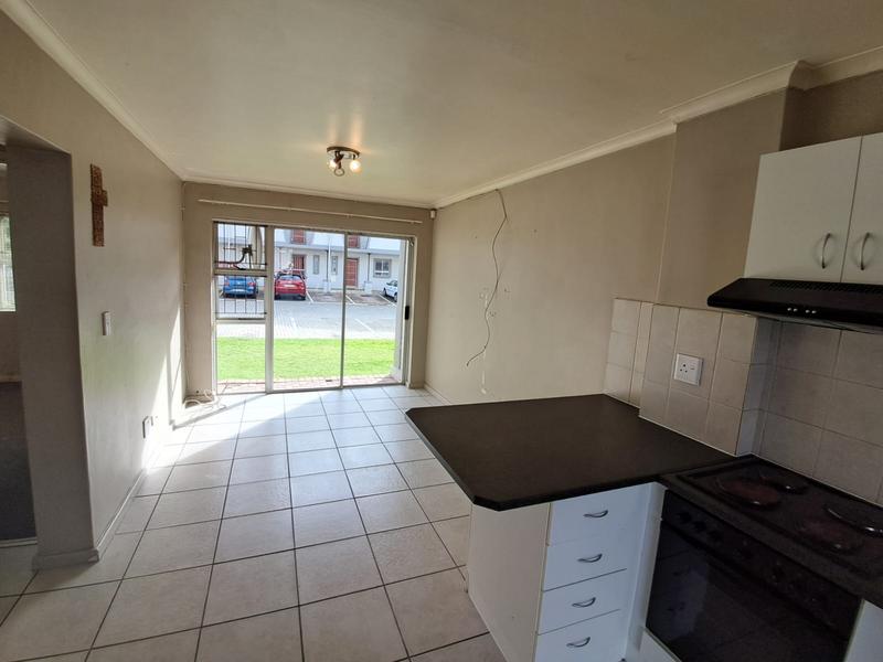 To Let 2 Bedroom Property for Rent in Uitzicht Western Cape
